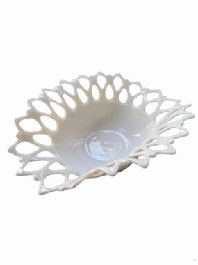 Vintage Westmoreland White Milk Glass Doric Lace Scalloped Centerpiece Bowl EUC